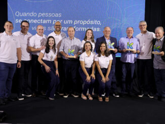 Carlos Junior e André Kopsch Sócios, diretores, presidente e colaboradores do Instituto Krona no evento de balanço do primeiro ano de atividades da entidade. Foto: Divulgação