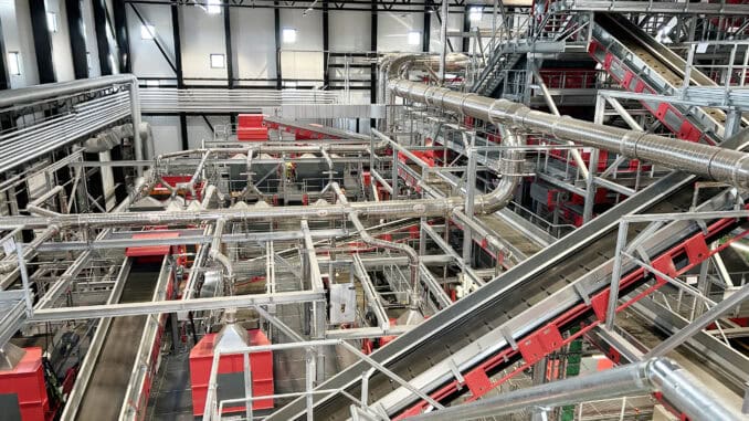 Foto: Resursutvinning Estocolmo, Suécia - Planta Avançada de Triagem de Resíduos Sólidos Urbanos - RSU