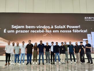 Foto: Divulgação | Os integradores e distribuidores puderam conhecer todas as etapas da produção das principais tecnologias voltadas ao armazenamento de energia.